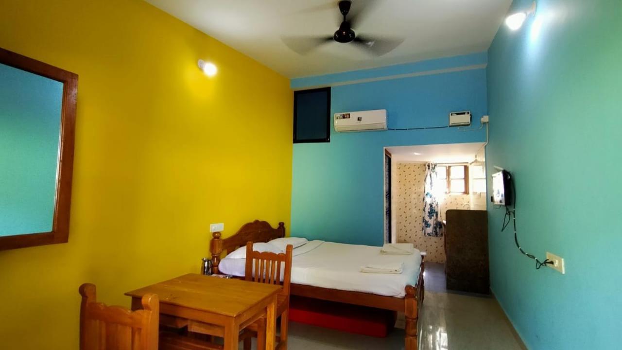 Shrushthee Guest House Vagator Exterior photo